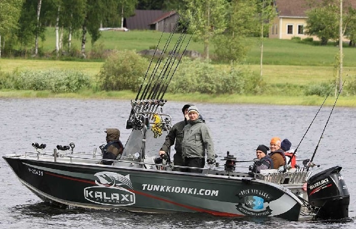 Троллинговый рыболовный катер в Финляндии 